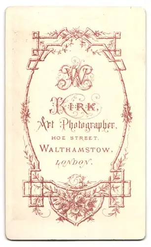 Fotografie Kirk, London, Hoe Street, Portrait junge Dame mit zeitgenössischer Frisur