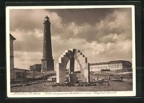 AK Borkum / Nordsee, grosser Leuchtturm mit Kriegerdenkmal