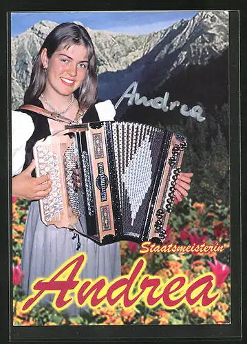 AK Musikerin Andrea Achleitner mit Akkordeon