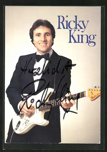 AK Musiker Ricky King mit E-Gitarre