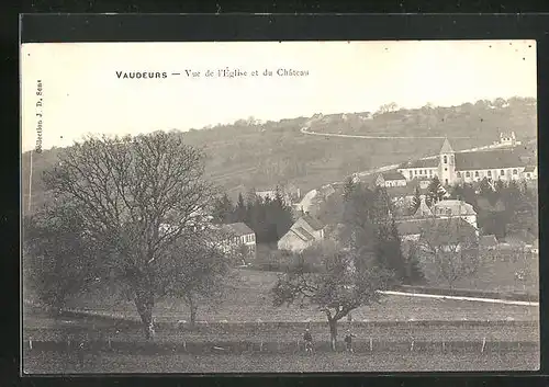 AK Vaudeurs, Vue de l`Église et du Château