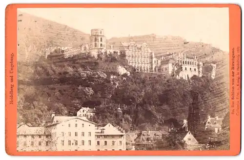 Fotografie Edm. v. König, Heidelberg, Ansicht Heidelberg, Das Schloss von der Hirschgasse gesehen