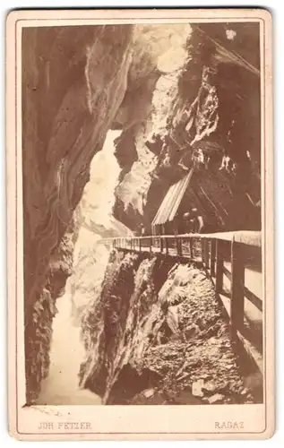Fotografie J. Fetzer, Ragaz, Bahnhofstr. Ansicht Tamina-Schlucht, Pfad und Wasserfall in der Mitte der Tamina-Schlucht