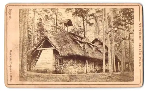 Fotografie victoire Didier, Ortunbekannt, unbekannter Ort, Garanti d`apres nature, Hütte in einem Wald