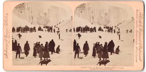 Stereo-Fotografie Underwood & Underwood, New York, Ansicht Niagara Falls / NY, Bürger am eingefrorenen Wasserfall