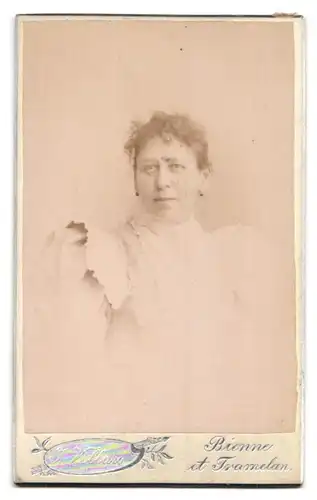 Fotografie J. Villars, Bienne, Ansicht Bienne, Geschäftshaus mit Foto-Atelier, Rückseitig Damen-Portrait