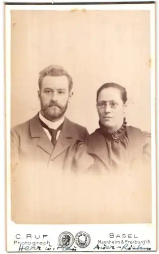 Fotografie C. Ruf, Basel, Steinentorberg 20, Portrait junges Paar in modischer Kleidung