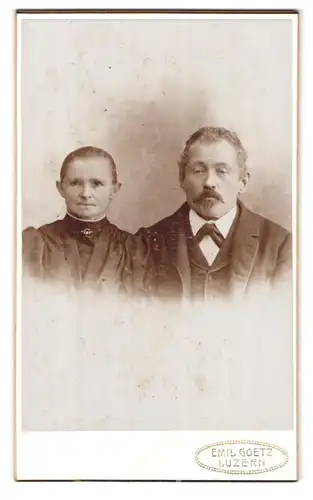 Fotografie Emil Goetz, Luzern, Hirschmattstrasse 8, Portrait bürgerliches Paar in modischer Kleidung