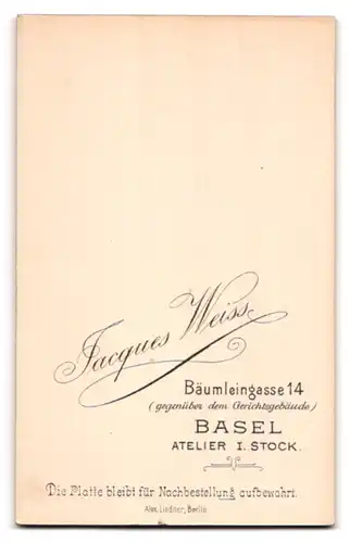 Fotografie Jacques Weiss, Basel, Bäumleingsse 14, Portrait junge Dame mit Spitzenkragen und Kragenbrosche