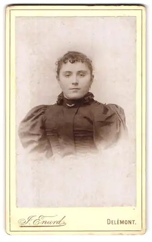 Fotografie J. Enard, Delémont, Portrait junge Dame im Kleid