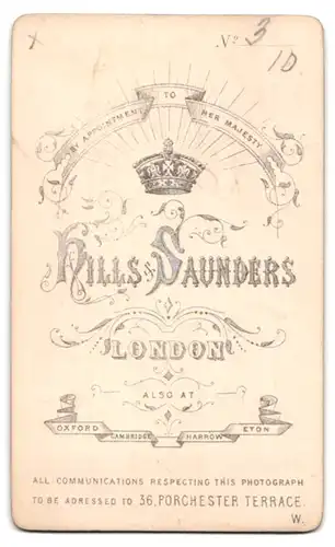 Fotografie Hill & Saunders, London, 36 Porchester Terrace, Frau zieht eine Schnute