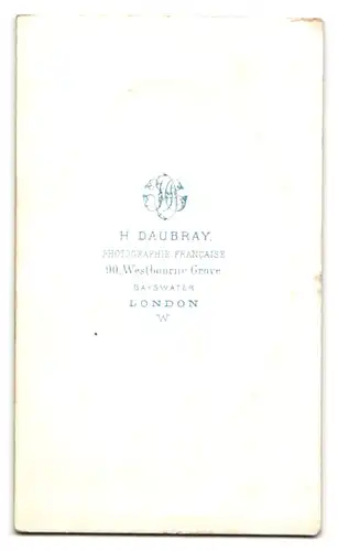 Fotografie H. Daubray, Bayswater, 90 Westbourne Grove, verschmitzt blickender junger Herr