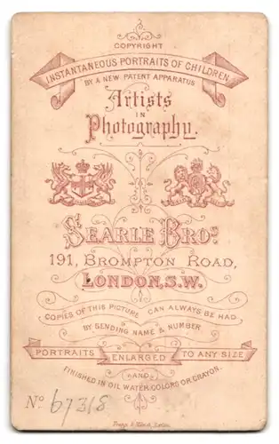 Fotografie Searle Bros., London, 191 Brompton Road, junge Frau mit Schleifchen am Kragen