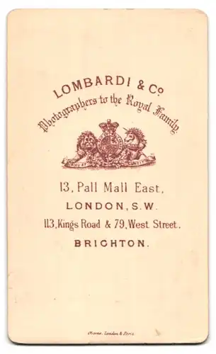 Fotografie Lombardi & Co., London, 13 Pall Mall East, freundlich guckendes Mädchen