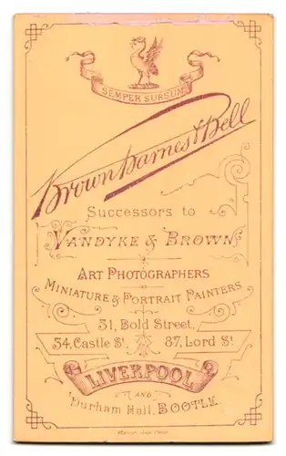 Fotografie Brownbarnes Bell, Liverpool, 31 Bold Street, pausbäckiges Fräulein