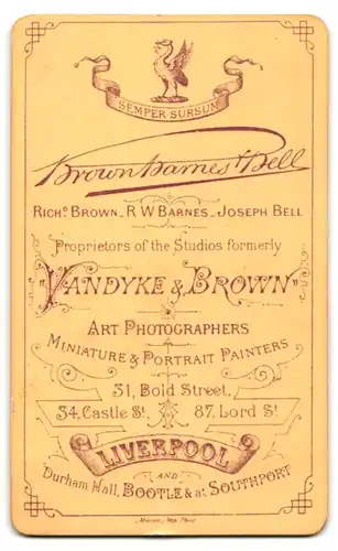 Fotografie Brownbarnes Bell, Liverpool, 31 Bold Street, Ehepaar im feinen Zwirn