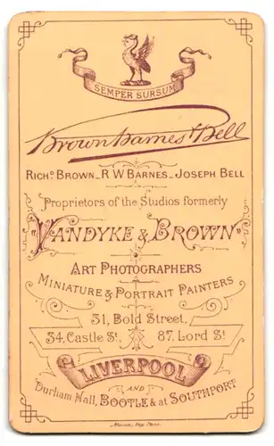 Fotografie Brownbarnes Bell, Liverpool, 31 Bold Street, nachdenklich wirkende Dame