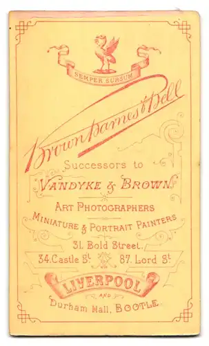 Fotografie Brownbarnes Bell, Liverpool, 31 Bold Street, Frau im taillierten Kleid