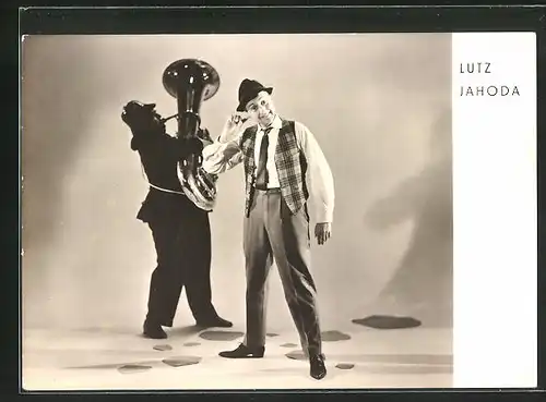 AK Musiker Lutz Jahoda und Feuerwehrmann mit Saxophon