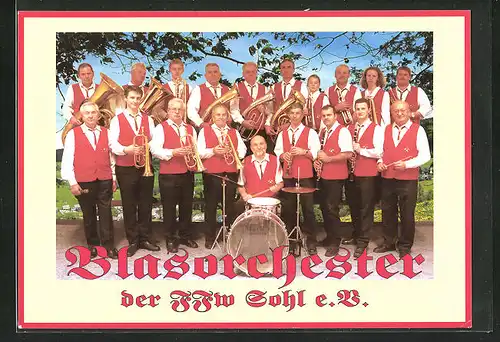 AK Musiker des Blasorchesters der FFW Sohl e. V. mit Instrumenten