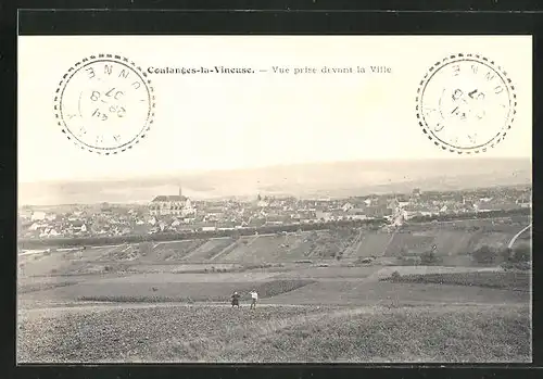 AK Coulanges-la-Vineuse, Vue prise devant la Ville