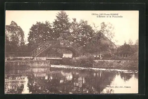 AK Lucy-sur-Yonne, L`Écluse et la Passerelle