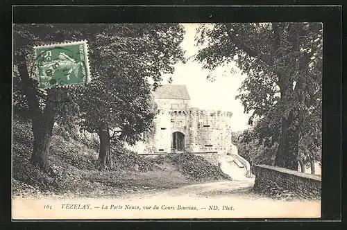 AK Vézelay, La Porte Neuve, vue du Cours Bouveau