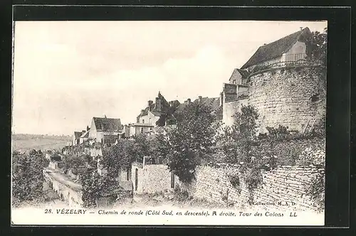 AK Vézelay, Chemin de ronde, A droite, Tour des Colons