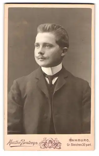 Fotografie Martha Bontemps, Hamburg, Gr. Bleichen 30, Adretter Junger Mann mit Igelfrisur