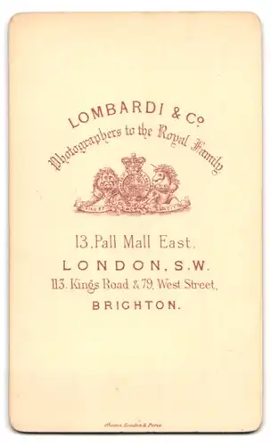 Fotografie Lombardi & Co., London-SW, 13, Pall Mall East, Portrait bürgerliche Dame in modischer Kleidung