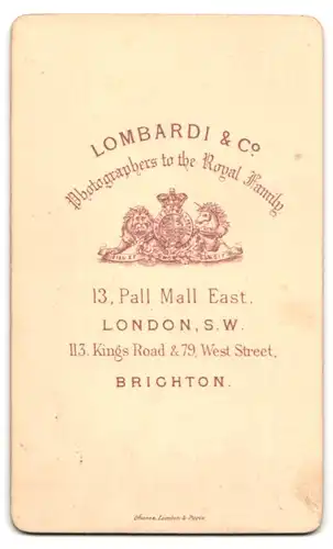 Fotografie Lombardi & Co., London-SW, 13, Pall Mall East, Portrait junge Dame im hübschen Kleid