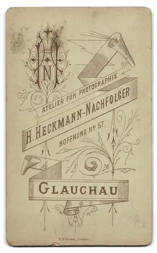 Fotografie H. Heckmann Nachfolger, Glauchau, Hoffnung 57, Portrait elegant gekleideter Dame mit Halskette