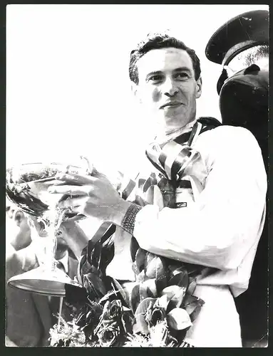 Fotografie Formel 1 Rennfahrer Jim Clark auf Lotus siegt in Silverstone 1963