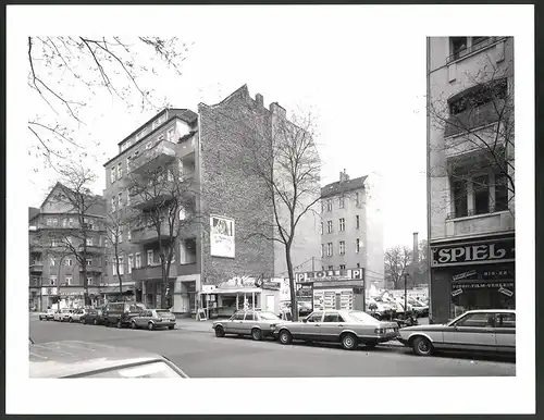 Fotografie K.P. Petersen, Berlin, Ansicht Berlin-Schöneberg, Akazien - Ecke Belzigerstr., Parkplatz Bolle Supermarkt