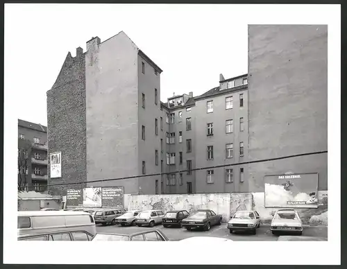 Fotografie K.P. Petersen, Berlin, Ansicht Berlin-Schöneberg, Akazien - Ecke Belzigerstr., Wohnhaus Hofseite, 30 x 23cm