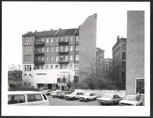 Fotografie K.P. Petersen, Berlin, Ansicht Berlin-Schöneberg, Akazien - Ecke Belzigerstr., Parkplatz vom Bolle Supermarkt