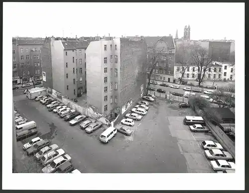 Fotografie K.P. Petersen, Berlin, Ansicht Berlin-Schöneberg, Akazien - Ecke Belzigerstr., Wohnhaus - Eckhaus, 30 x 23cm