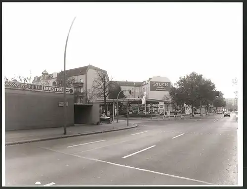 Fotografie K.P. Petersen, Berlin, Ansicht Berlin-Halensee, Kurfürstendamm Ecke Schwarzbacherstr. mit BP Tankstelle