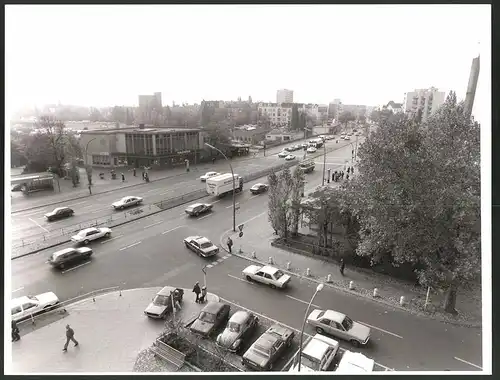 Fotografie K.P. Petersen, Berlin, Ansicht Berlin-Halensee, Kurfürstendamm Ecke Schwarzbacherstrasse, S-Bahnhof Halensee