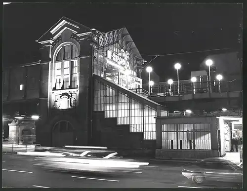 Fotografie K.P. Petersen, Berlin, Ansicht Berlin, Bahnhof Bülowstr. Potsdamer Strasse Ecke Bülowstrasse bei Nacht