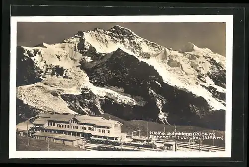 AK Kleine Scheidegg, Bahnhof der Bergbahn mit Jungfrau