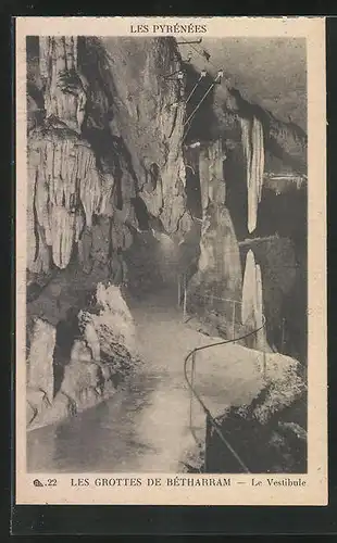 AK Lestelle-Bétharram, Les Pyrénées, Les Grottes de Bétharram, Le Vestibule
