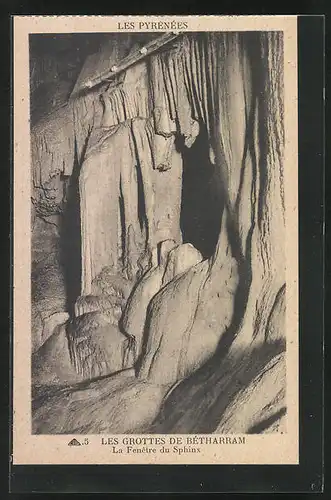 AK Lestelle-Bétharram, Les Pyrénées, Les Grottes de Bétharram, La Fenêtre du Sphinx