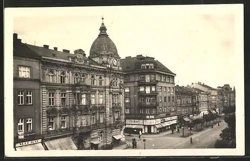 AK Pilsen, Strassenpartie mit Geschäften