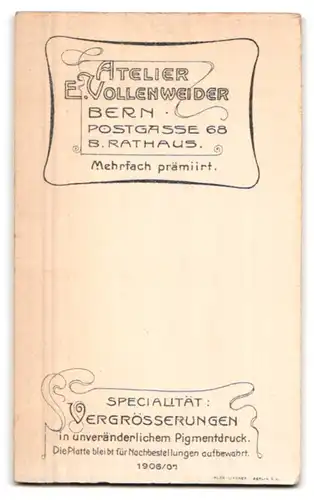 Fotografie E. Vollenweider, Bern, Postgasse 68, gestandener Herr mit gebogenem Schnurrbart