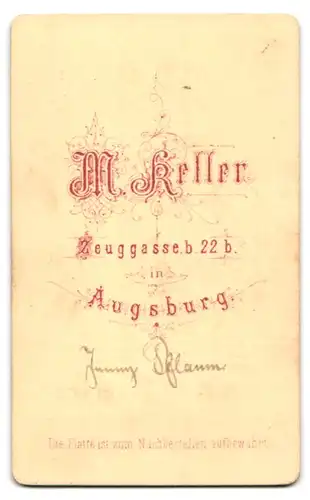 Fotografie M. Keller, Augsburg, Zeuggasse 22b, niedliches kleines Kind in kariertem Kleid