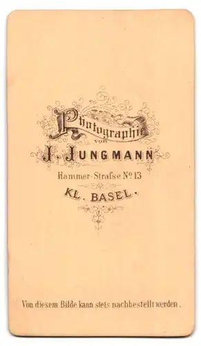 Fotografie J. Jungmann, Kl. Basel, Hammerstr. 13, Portrait Bursche im Anzug mit Hut
