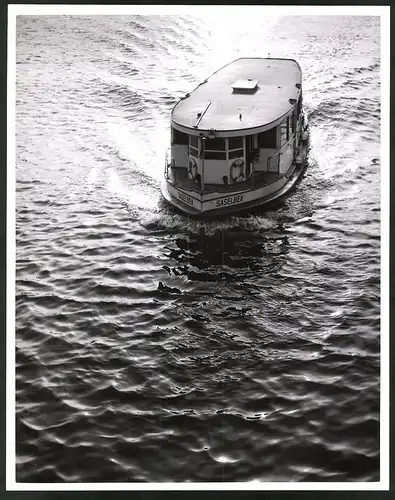 Fotografie Thomas A. Müller, Ammersbek, Alsterschiff Saselbek in Fahrt auf der Alster zu Hamburg, Grossformat 23 x 30cm