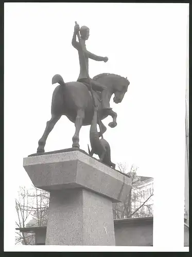 Fotografie Albin Müller, Hamburg, Ansicht Hamburg-St. Georg, Denkmal Heiliger Georg von Gerhard Marcks