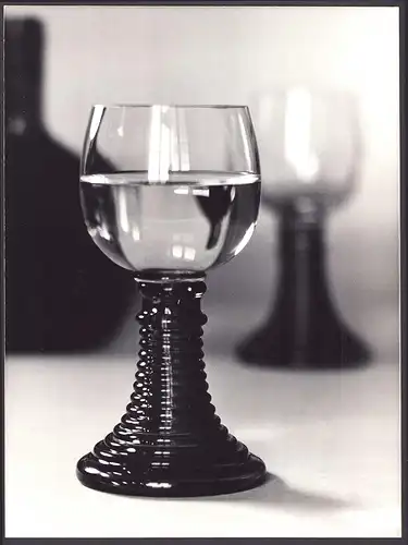 Fotografie Thomas A. Müller, Ammersbek, Weinglas - Römerglas, Neue Sachlichkeit, Grossformat 29 x 38cm